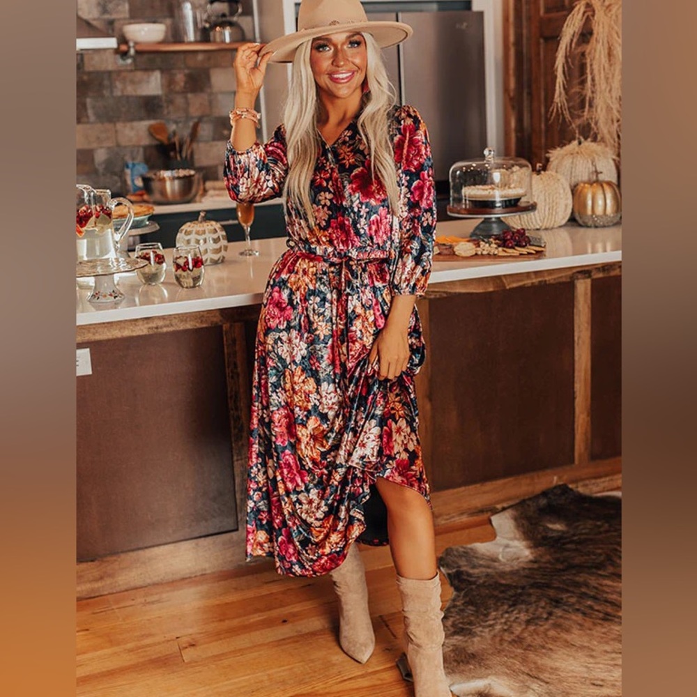 🌙NWT Boutique Autumn Harmony Floral Velvet Midi Dress